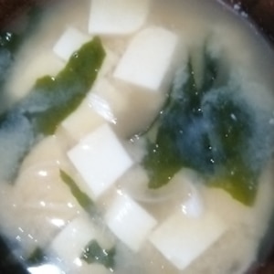 わかめと玉ねぎと豆腐のお味噌汁 レシピ 作り方 By Tukuyo93 楽天レシピ わかめと玉ねぎと豆腐のお味噌汁 レシピ 作り方 By Tukuyo93 楽天レシピ